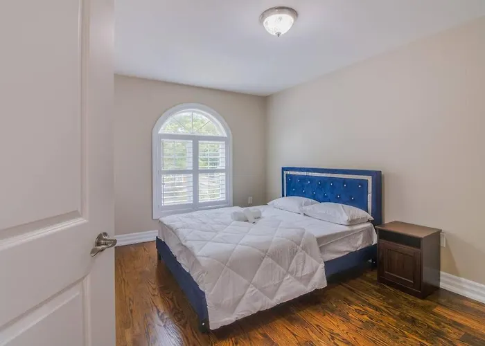 Luxury House, 25 Minutes To Toronto Downtown