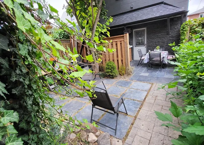 Downtown Toronto House Central 2Bed 2Bath Subway Free Parking