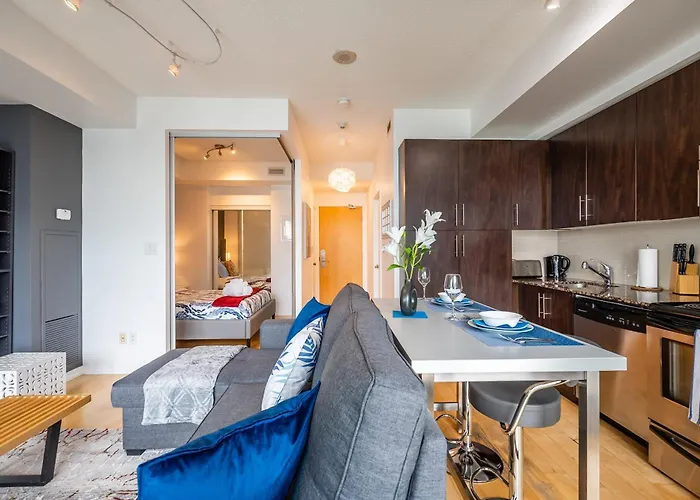 Skyline Condo Near Cn Tower & Harbourfront