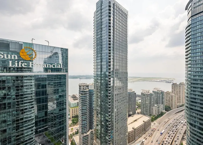 Skyline Condo Near Cn Tower & Harbourfront