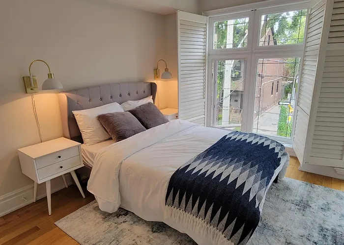 Cozy 3Br Retreat With Dedicated Work Table And Parking