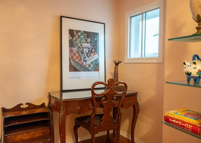 Stylish 2Br Home With Front Yard And Free Parking