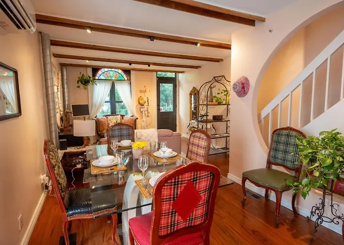 Stylish 2Br Home With Front Yard And Free Parking
