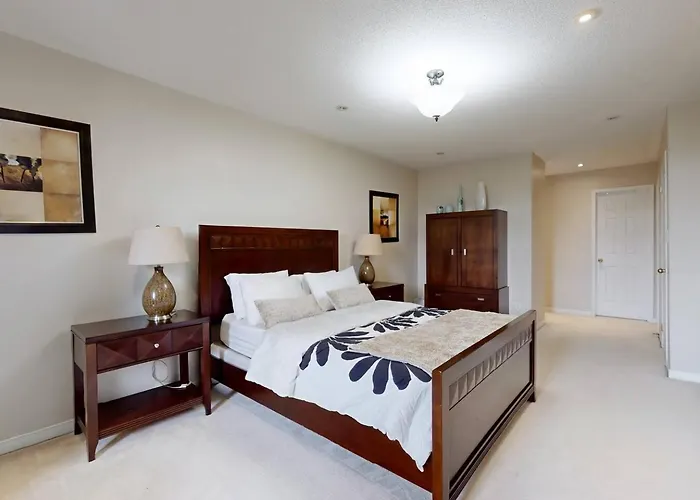 Spacious 4-Story Townhome In North York