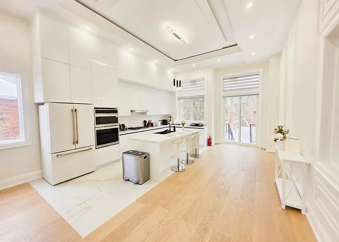 Luxury House With Open Living Space